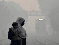 Pemandangan Ngeri Kabut Polusi Kepung Pakistan