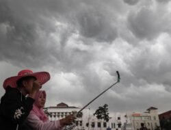Awan Tebal Selimuti Pulau Jawa, Siap-siap Basah