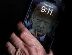 Layar Kunci HP Donald Trump Bersama Sebab Itu Pergunjingan Di Media Sosial