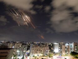 Pemandangan Langit Malam Israel Fakta Tak Terbantahkan Kemajuan Rudal-rudal Iran