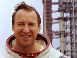 Astronot Legendaris Pemimpin Misi Apollo 13 Jim Lovell Meninggal Dunia