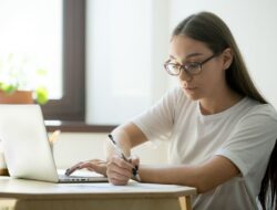 Cara Mudah Cek Typo Otomatis Ke Google Docs, Dijamin Praktis!
