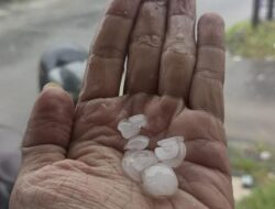 Kalimantan Ditengah Diguyur Hujan Es, Ini Penyebabnya