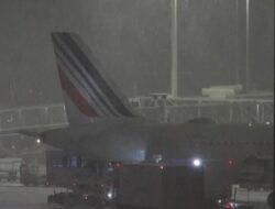 Ratusan Penerbangan Ke Eropa Dibekukan Imbas Badai Salju