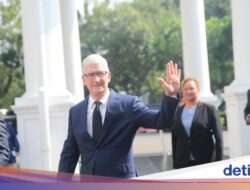 CEO Apple Turun Takhta Tinggalkan Kerajaan Rp 68 Ribu Triliun