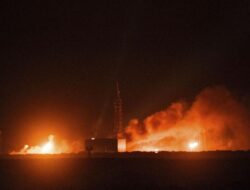 Roket New Glenn Blue Origin Terbakar dan Meledak Pada Uji Coba