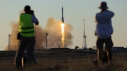 Rusia Luncurkan 1 Astronaut Amerika dan 2 Kosmonot Rusia Hingga ISS