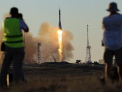 Rusia Luncurkan 1 Astronaut Amerika dan 2 Kosmonot Rusia Hingga ISS
