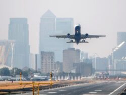 – Kisah Boeing 747 Terbang Tanpa Mesin Usai Terjang Abu Vulkanik