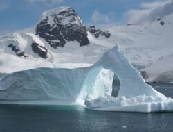Hilangnya Es Untuk Skala Besar Ke Greenland dan Antartika