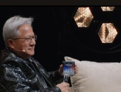 Terkuak, Manusia Rp3000 Triliun Ternyata Pakai HP Lipat Samsung